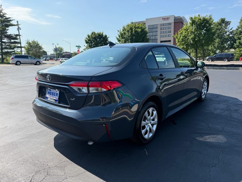 Toyota Corolla Vehicle Full-screen Gallery Image 7