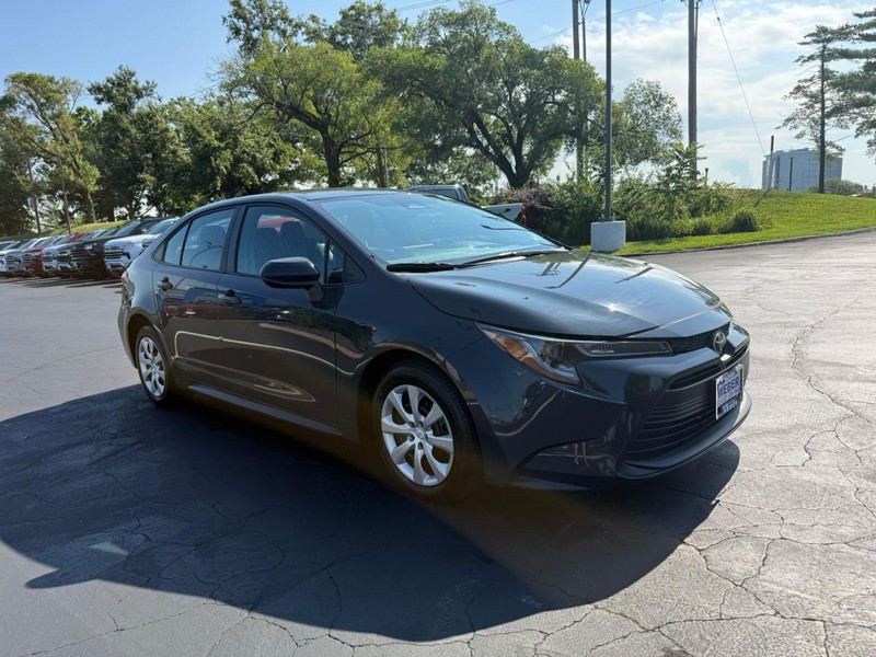 Toyota Corolla Vehicle Full-screen Gallery Image 8