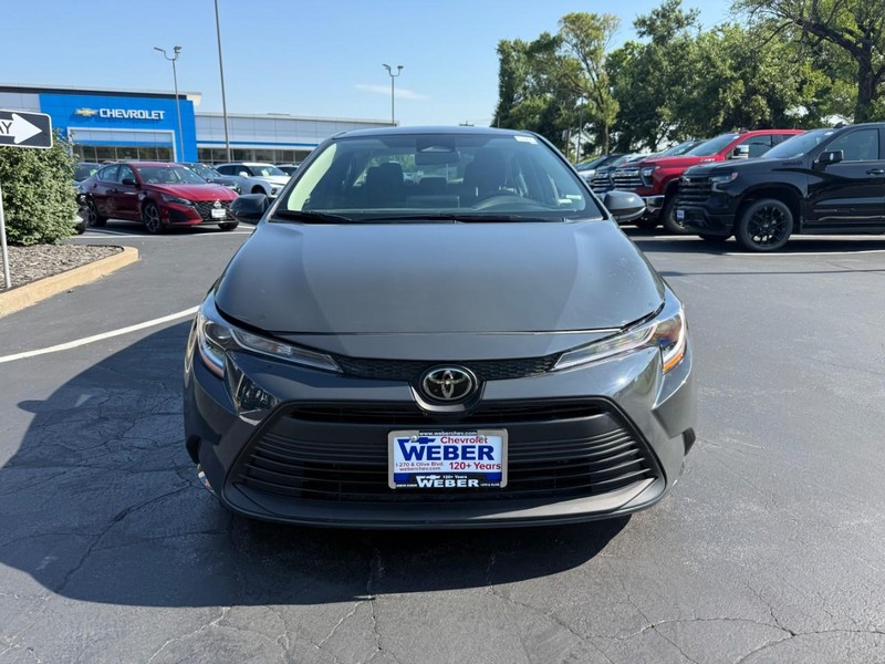 Toyota Corolla Vehicle Full-screen Gallery Image 9