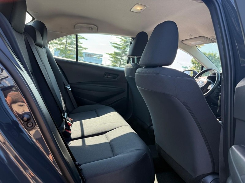 Toyota Corolla Vehicle Full-screen Gallery Image 10