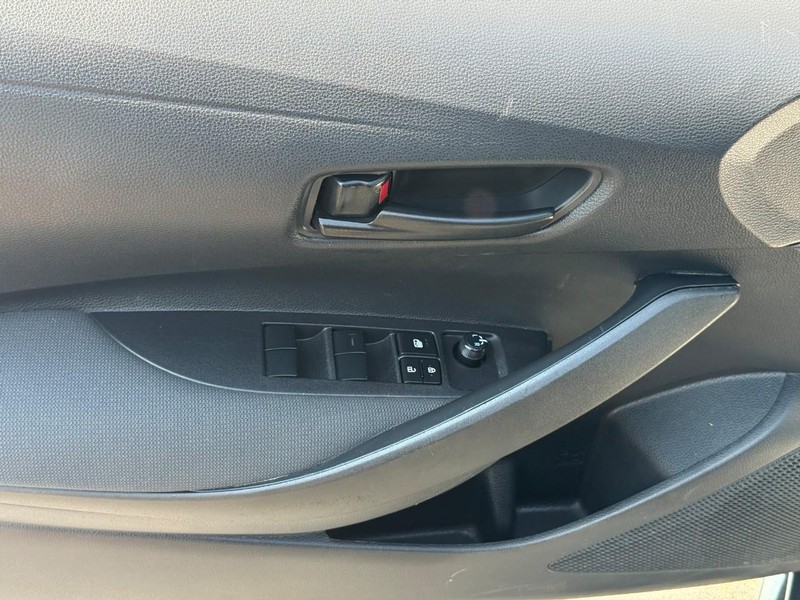 Toyota Corolla Vehicle Full-screen Gallery Image 15