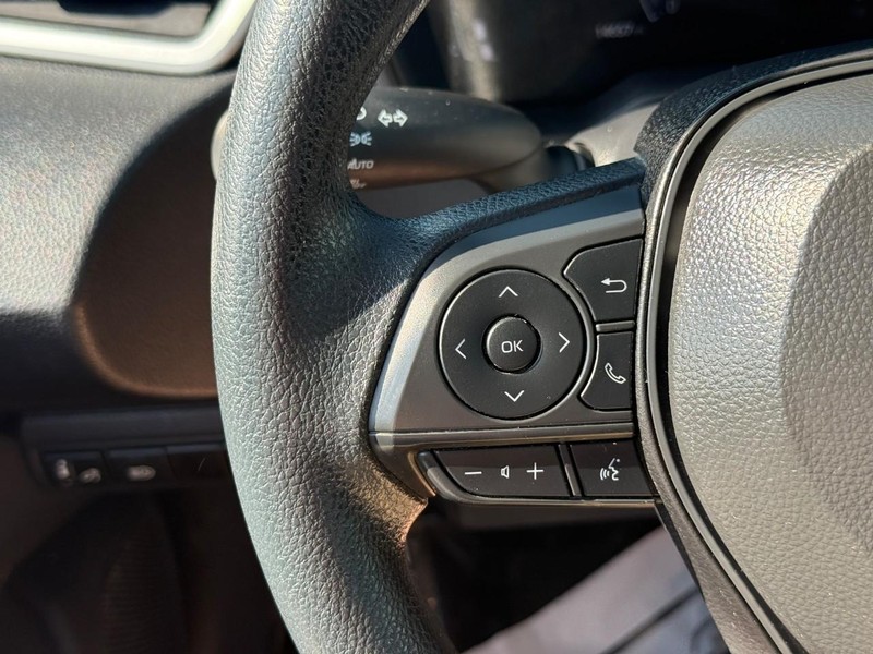 Toyota Corolla Vehicle Full-screen Gallery Image 18