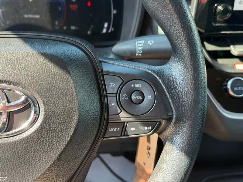 Toyota Corolla Vehicle Full-screen Gallery Image 19