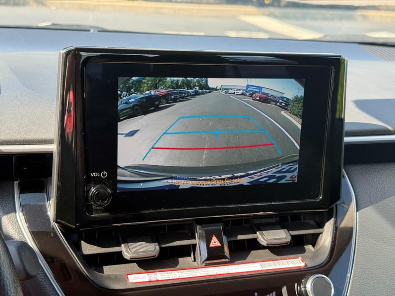 Toyota Corolla Vehicle Full-screen Gallery Image 22