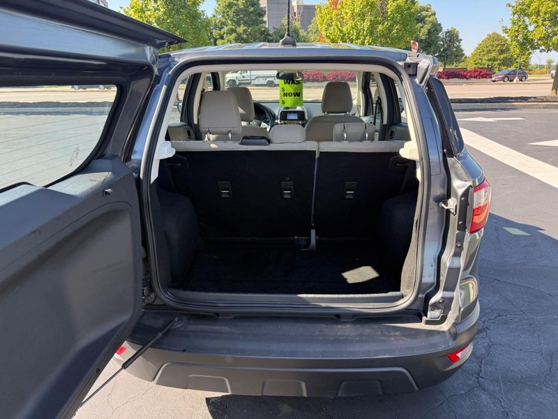 Ford EcoSport Vehicle Full-screen Gallery Image 5