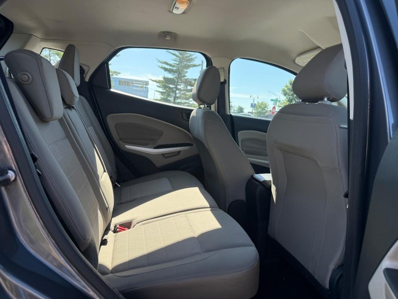 Ford EcoSport Vehicle Full-screen Gallery Image 10