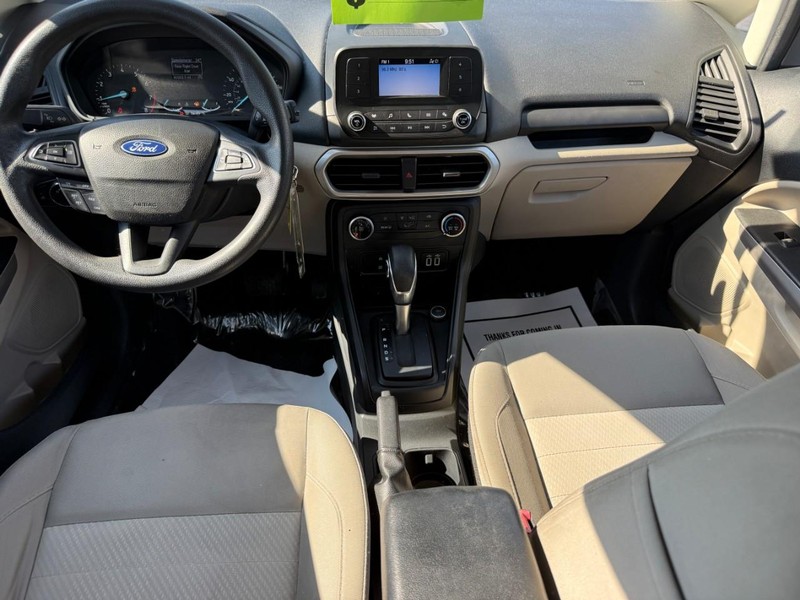 Ford EcoSport Vehicle Full-screen Gallery Image 11