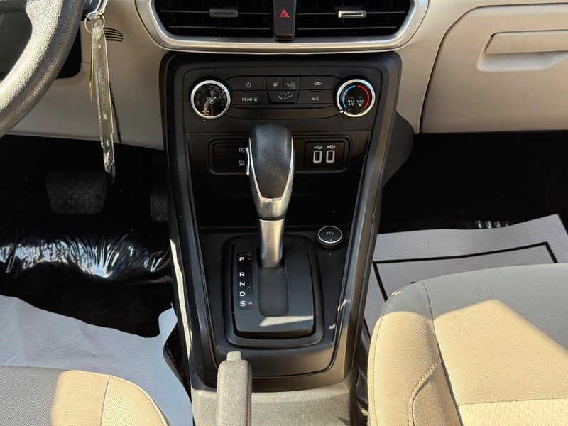 Ford EcoSport Vehicle Full-screen Gallery Image 15