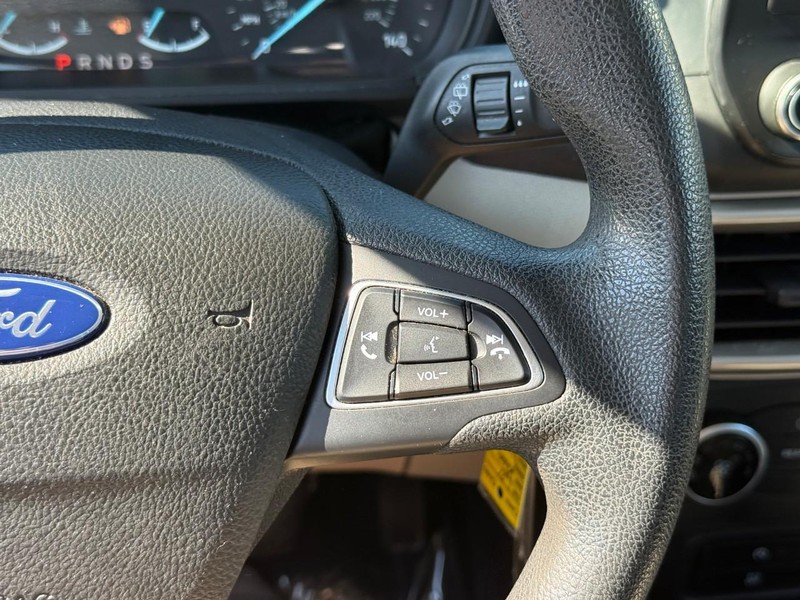 Ford EcoSport Vehicle Full-screen Gallery Image 21