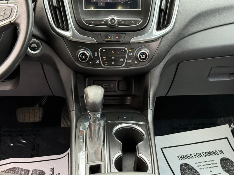 Chevrolet Equinox Vehicle Full-screen Gallery Image 15