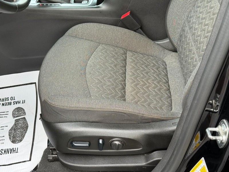 Chevrolet Equinox Vehicle Full-screen Gallery Image 17