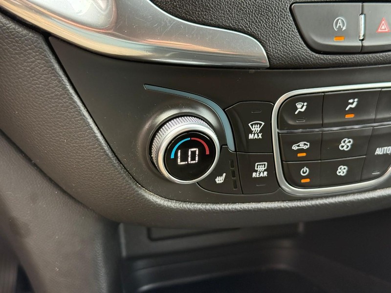 Chevrolet Equinox Vehicle Full-screen Gallery Image 22