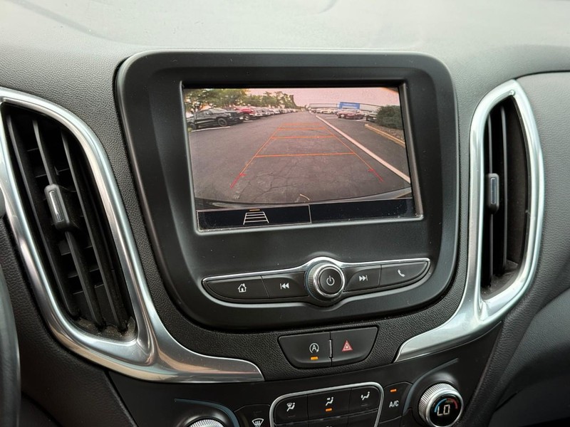 Chevrolet Equinox Vehicle Full-screen Gallery Image 24