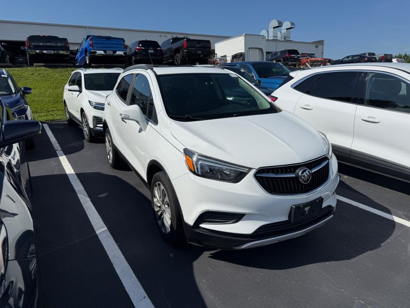 Buick Encore Vehicle Full-screen Gallery Image 03