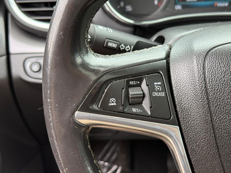 Buick Encore Vehicle Full-screen Gallery Image 17