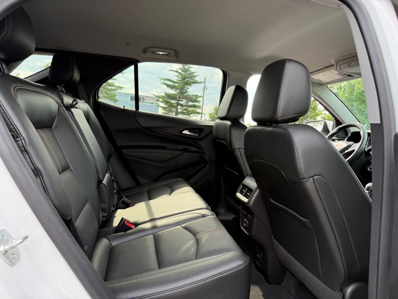 Chevrolet Equinox Vehicle Full-screen Gallery Image 10
