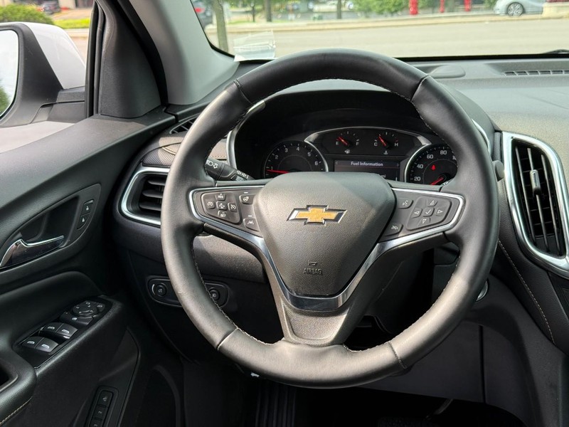 Chevrolet Equinox Vehicle Full-screen Gallery Image 12