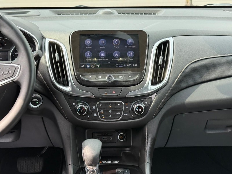 Chevrolet Equinox Vehicle Full-screen Gallery Image 13