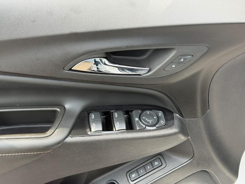 Chevrolet Equinox Vehicle Full-screen Gallery Image 15