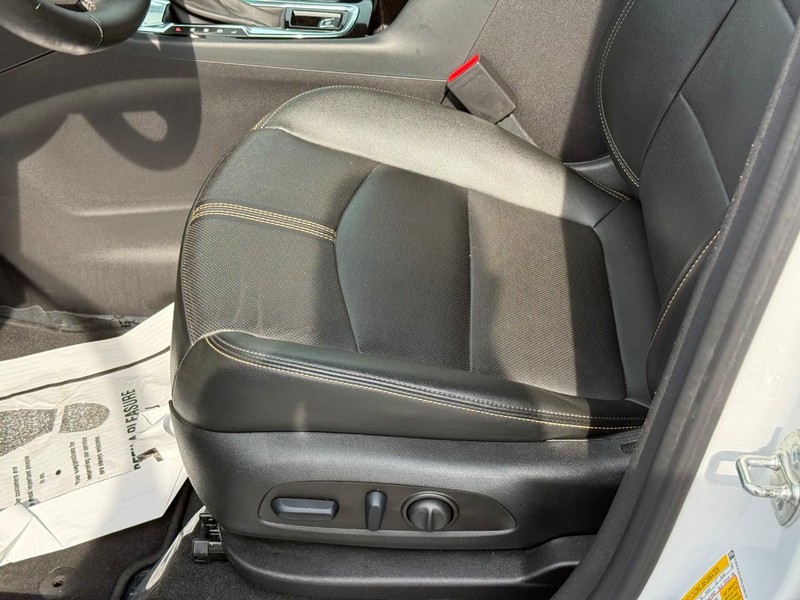 Chevrolet Equinox Vehicle Full-screen Gallery Image 17