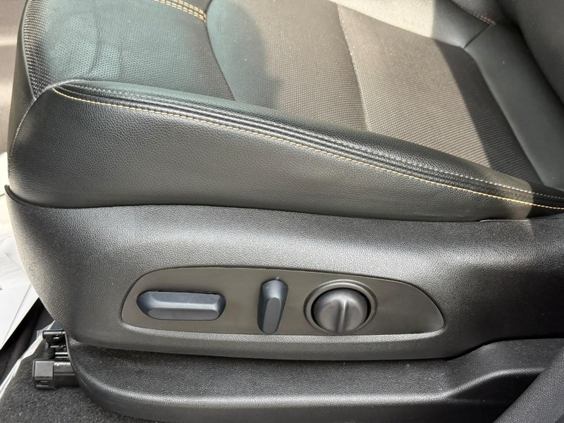 Chevrolet Equinox Vehicle Full-screen Gallery Image 18