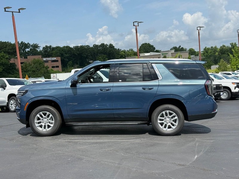 Chevrolet Tahoe Vehicle Full-screen Gallery Image 2