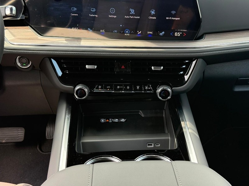 Chevrolet Tahoe Vehicle Full-screen Gallery Image 12