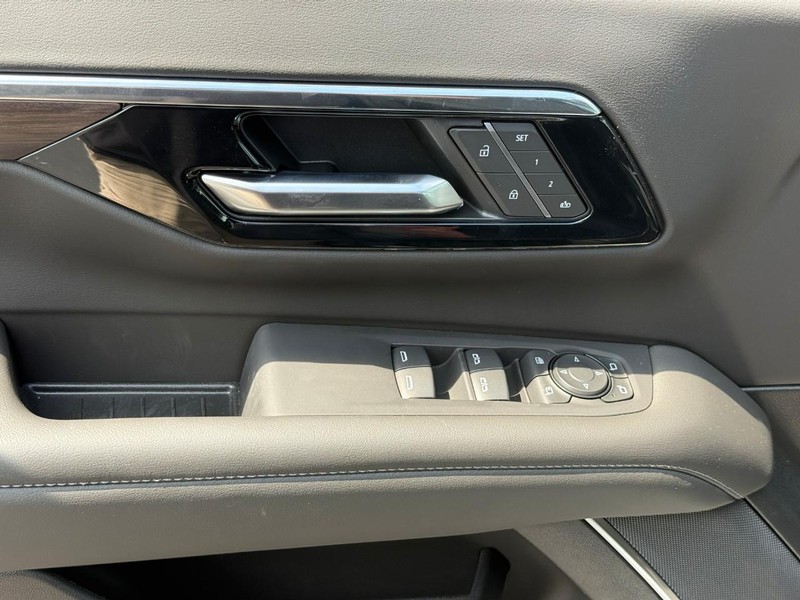 Chevrolet Tahoe Vehicle Full-screen Gallery Image 13