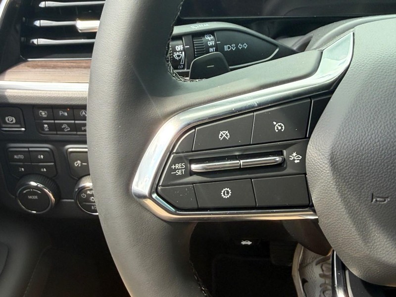 Chevrolet Tahoe Vehicle Full-screen Gallery Image 17