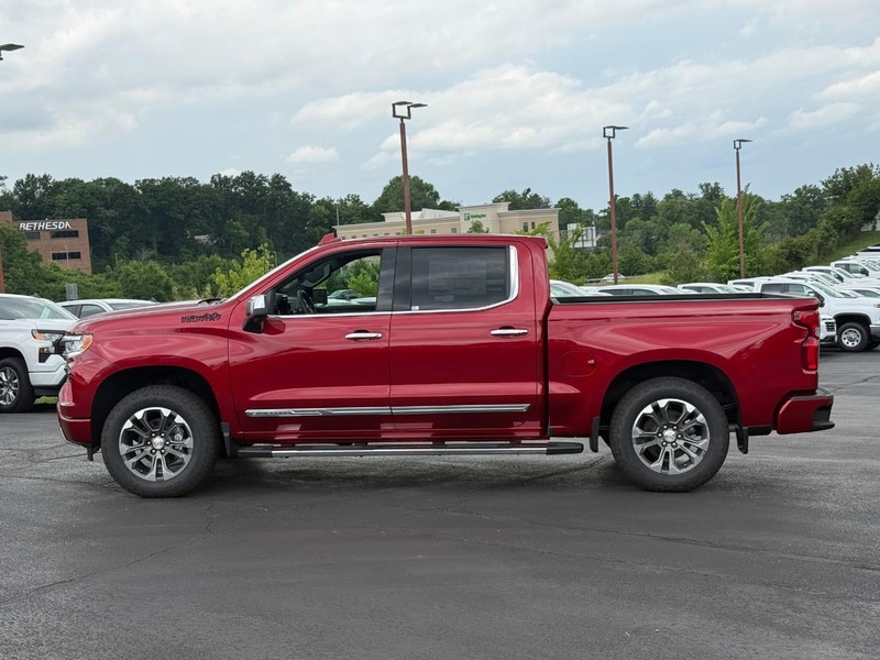 Chevrolet Silverado 1500 Vehicle Full-screen Gallery Image 2
