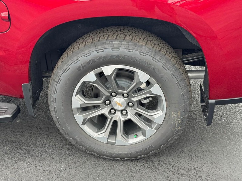 Chevrolet Silverado 1500 Vehicle Full-screen Gallery Image 4