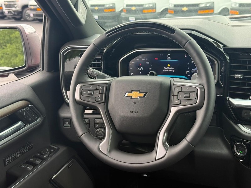 Chevrolet Silverado 1500 Vehicle Full-screen Gallery Image 8