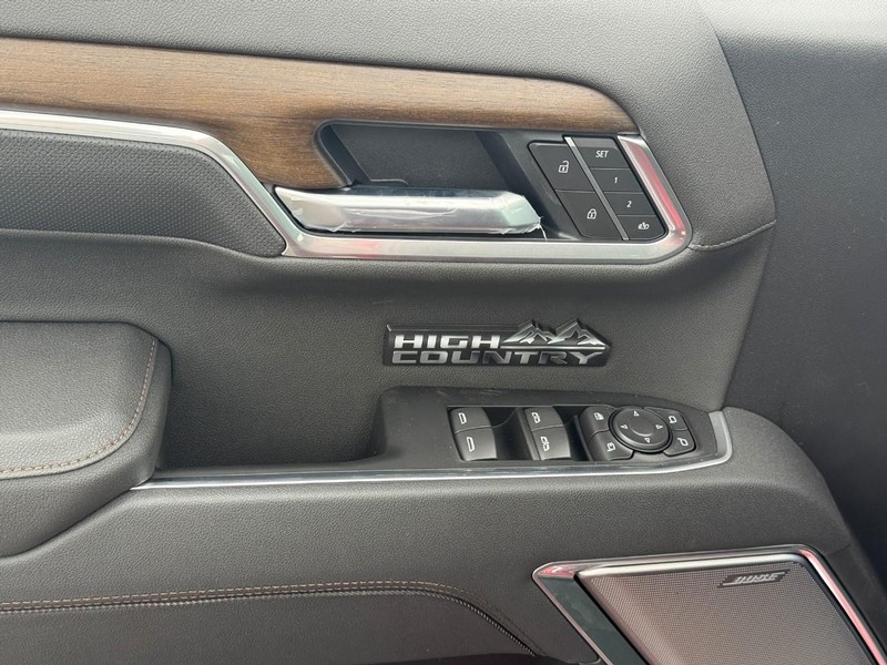 Chevrolet Silverado 1500 Vehicle Full-screen Gallery Image 11