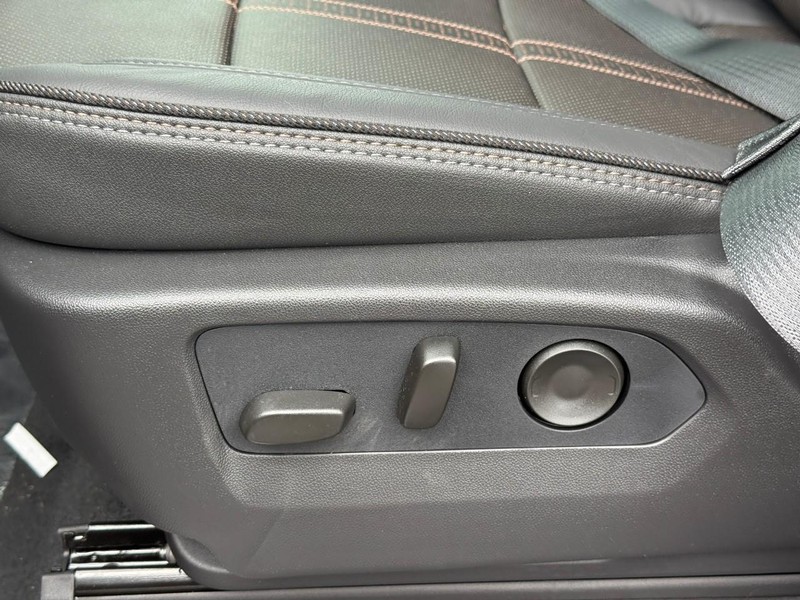 Chevrolet Silverado 1500 Vehicle Full-screen Gallery Image 13