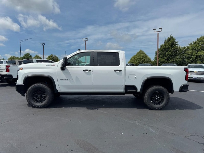Chevrolet Silverado 2500HD Vehicle Full-screen Gallery Image 2