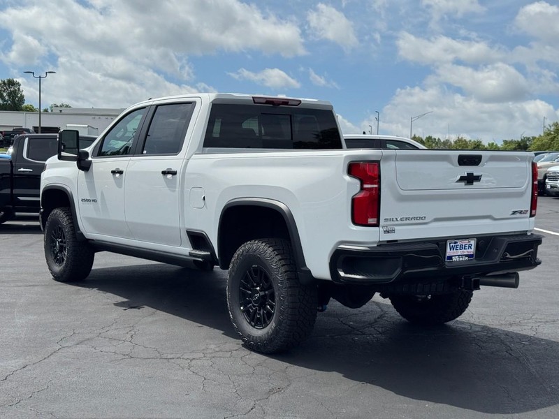 Chevrolet Silverado 2500HD Vehicle Full-screen Gallery Image 3