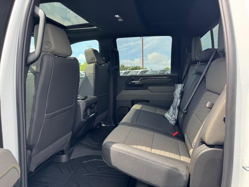 Chevrolet Silverado 2500HD Vehicle Full-screen Gallery Image 5
