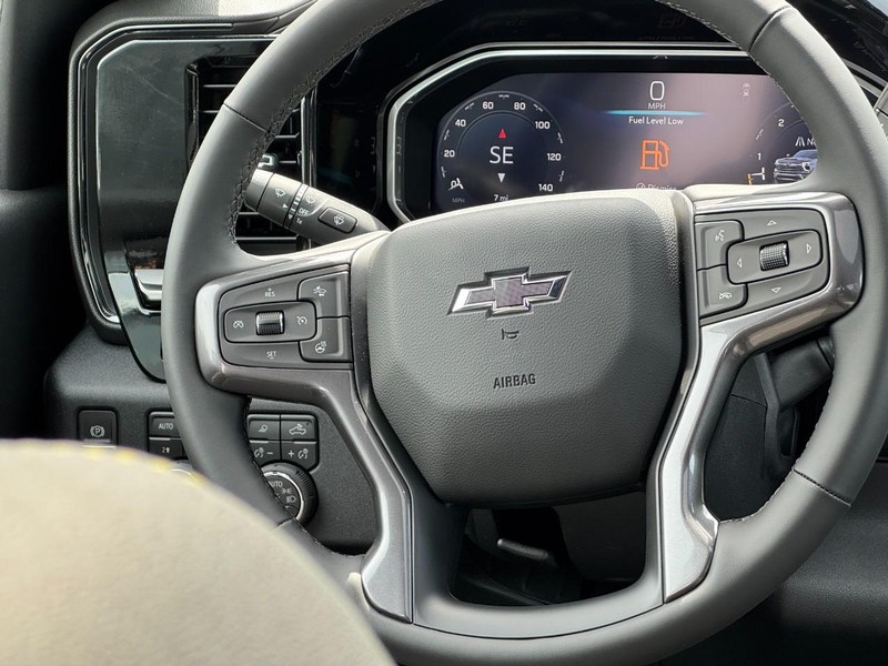 Chevrolet Silverado 2500HD Vehicle Full-screen Gallery Image 7