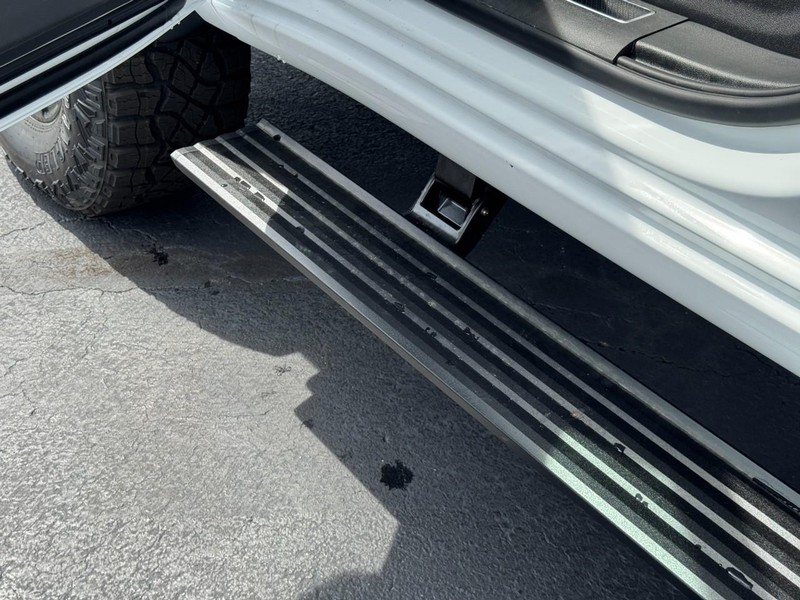 Chevrolet Silverado 2500HD Vehicle Full-screen Gallery Image 11
