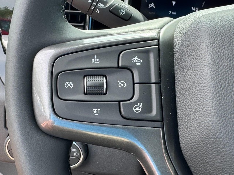 Chevrolet Silverado 2500HD Vehicle Full-screen Gallery Image 15