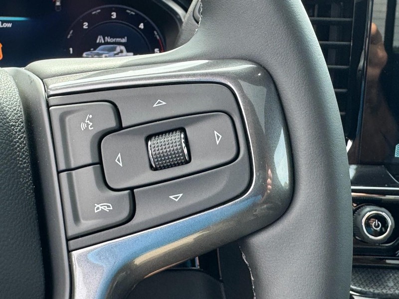 Chevrolet Silverado 2500HD Vehicle Full-screen Gallery Image 16