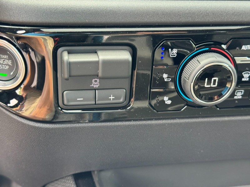 Chevrolet Silverado 2500HD Vehicle Full-screen Gallery Image 17