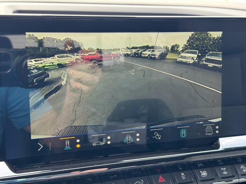 Chevrolet Silverado 2500HD Vehicle Full-screen Gallery Image 19