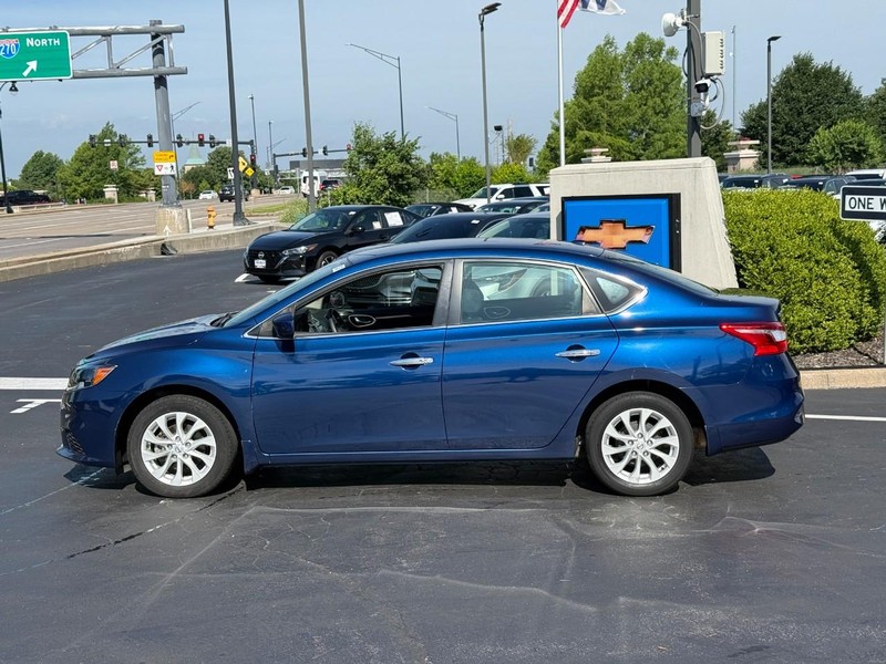 Nissan Sentra Vehicle Full-screen Gallery Image 2