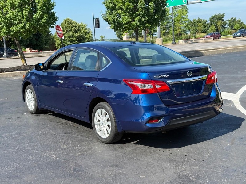 Nissan Sentra Vehicle Full-screen Gallery Image 3