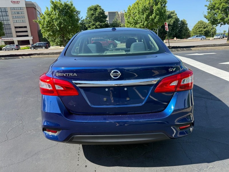 Nissan Sentra Vehicle Full-screen Gallery Image 6