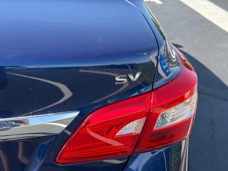 Nissan Sentra Vehicle Full-screen Gallery Image 7