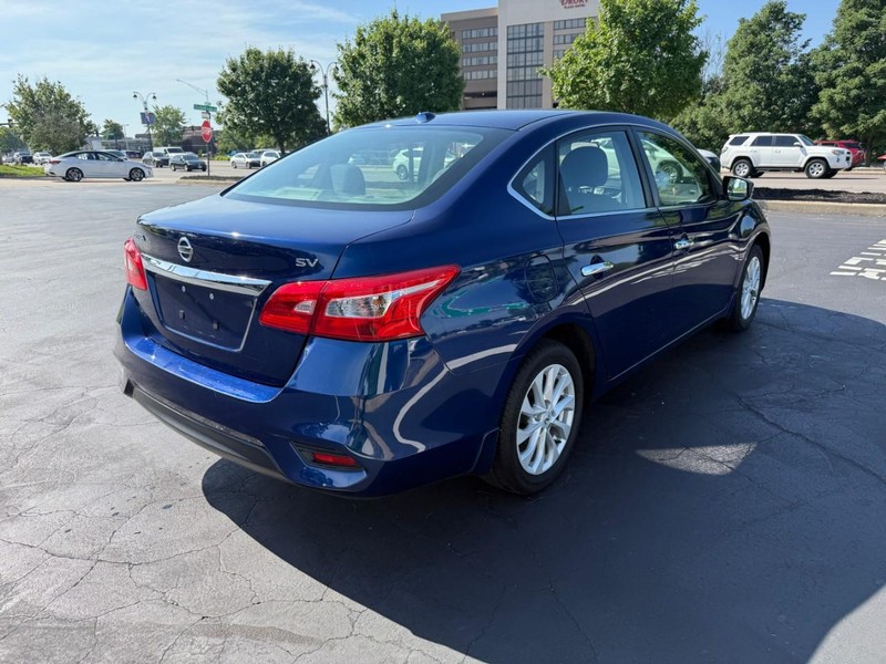 Nissan Sentra Vehicle Full-screen Gallery Image 8