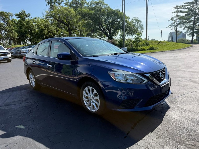 Nissan Sentra Vehicle Full-screen Gallery Image 9