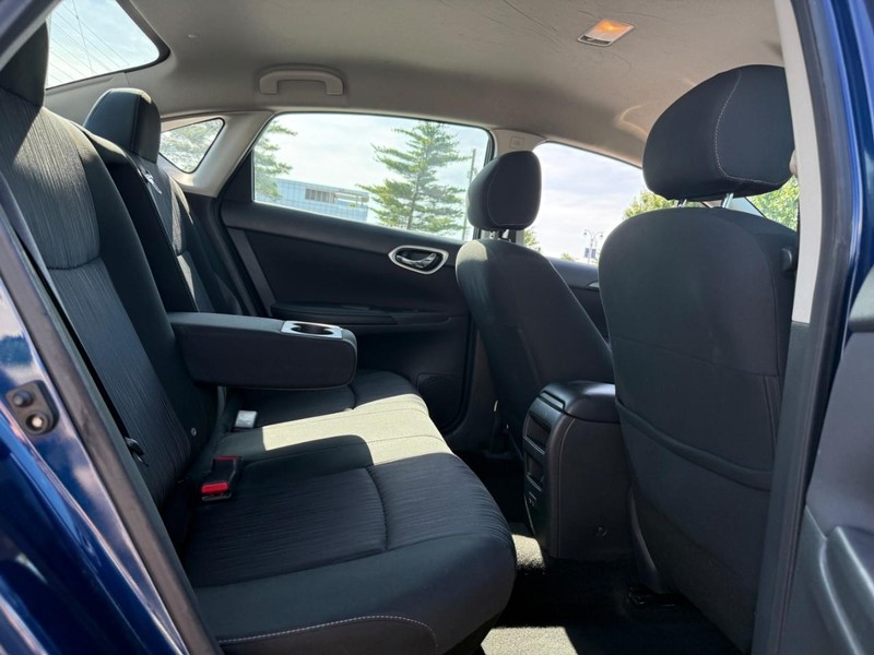 Nissan Sentra Vehicle Full-screen Gallery Image 11
